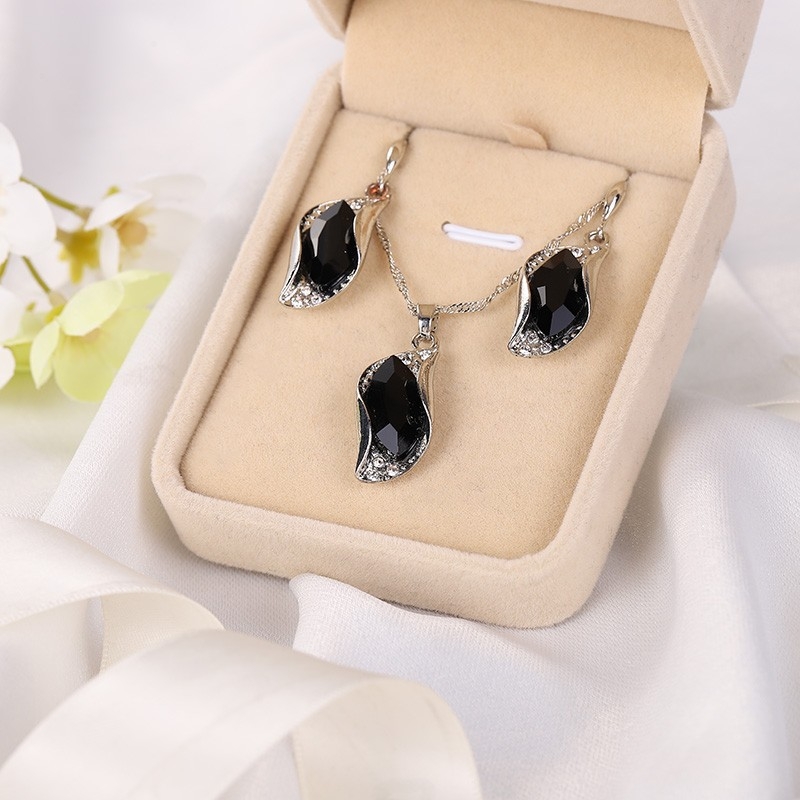 Cross border Bridal Set Jewelry European and American wedding dinner party with Diamond Horse Eye Crystal Earrings necklace