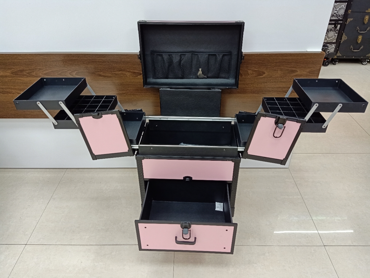 Make up box large capacity pull rod highend professional follow up artist full set of portable storage box 