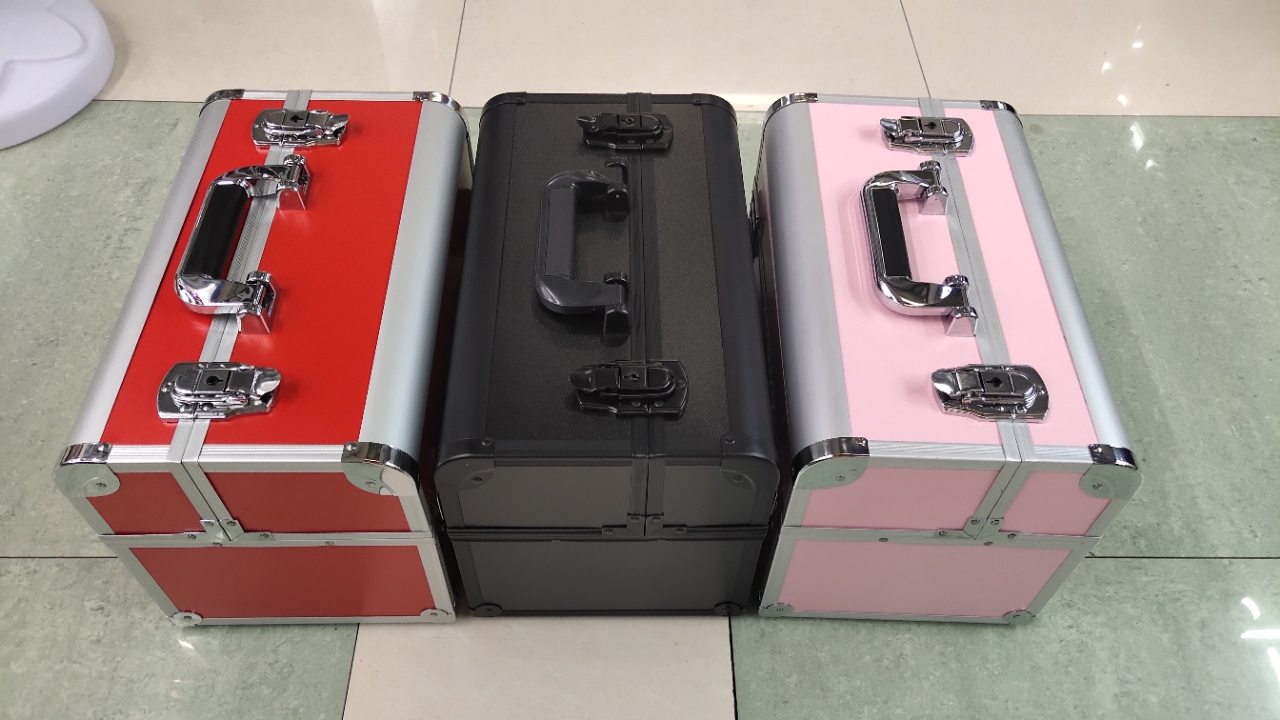 Korean multilayer largescale professional makeup embellishment box beauty salon box and makeup portable toolbox bag