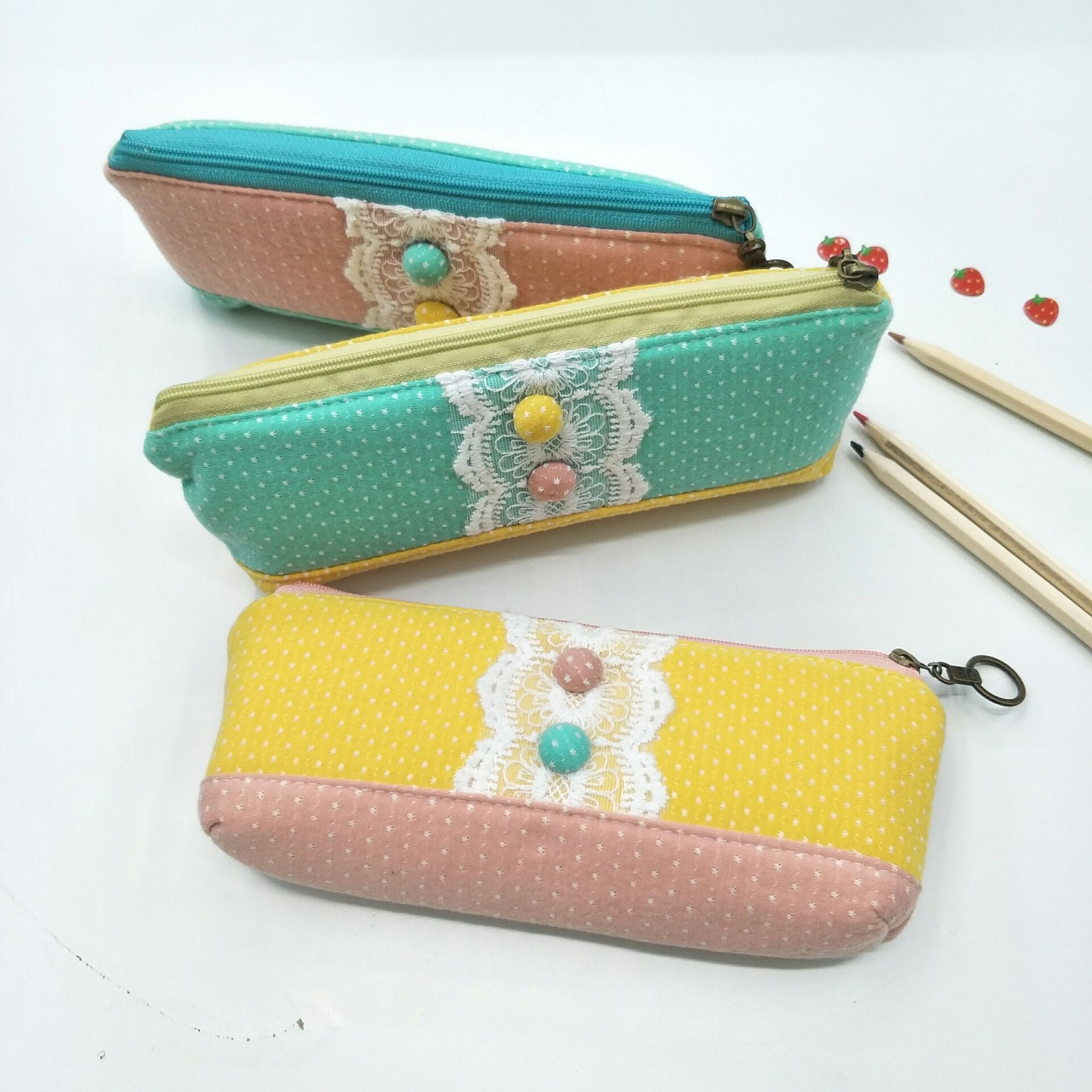 布禾初 糖果蕾丝拼接款时尚青春简约亮丽大笔袋/化妆包/收纳袋