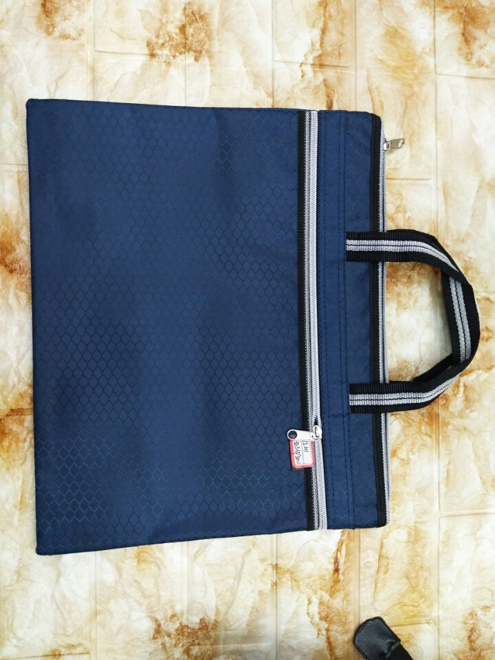 小学生抱怨笔袋文件袋“气味大” 实测甲醛超标