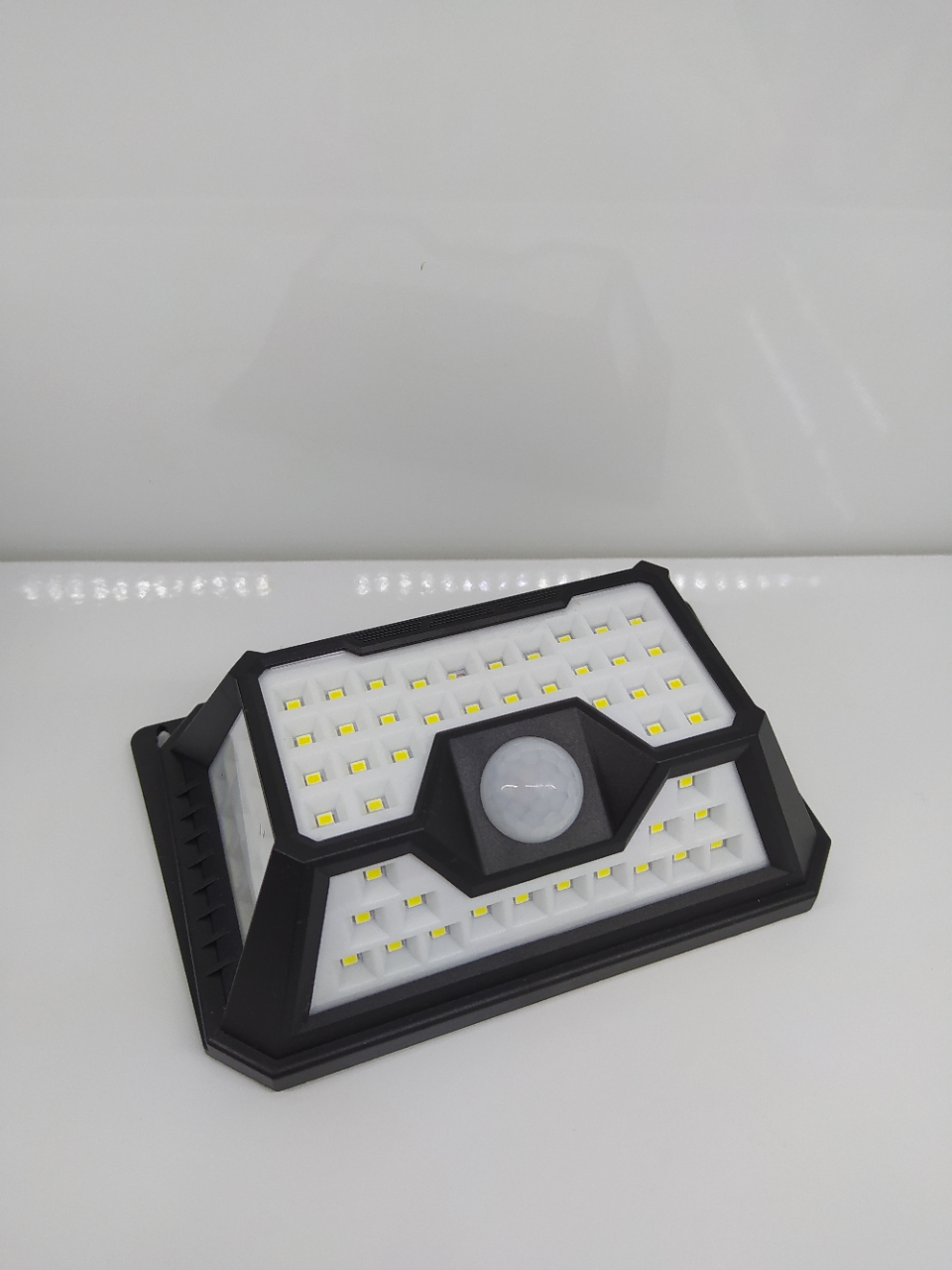 3D SOLAR WALL LIGHT WITH USB