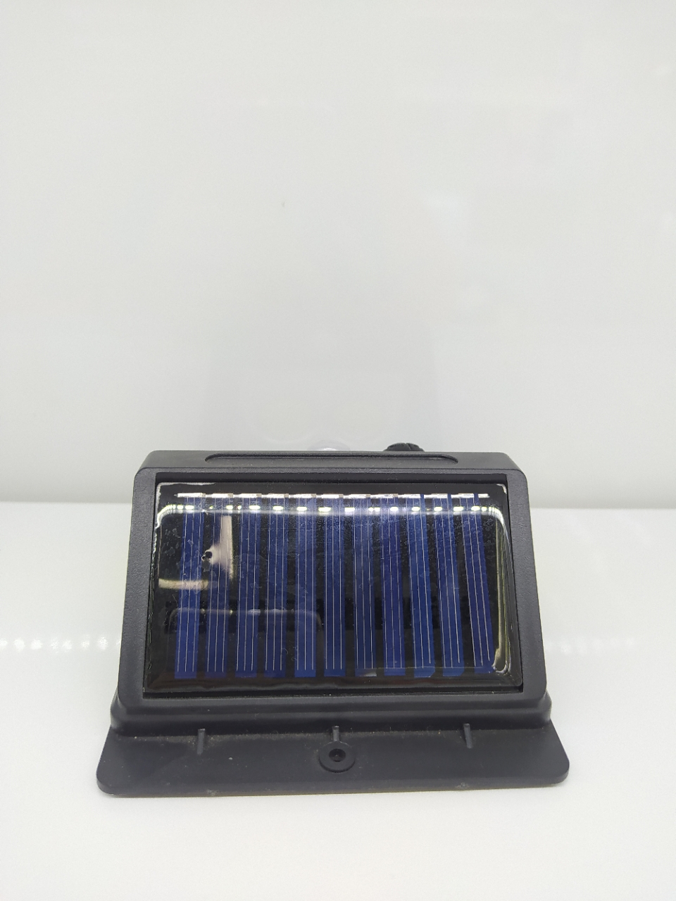 solar wall light