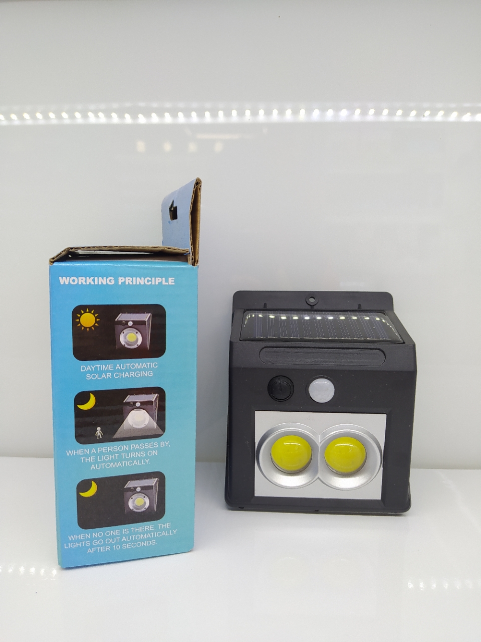 solar wall light