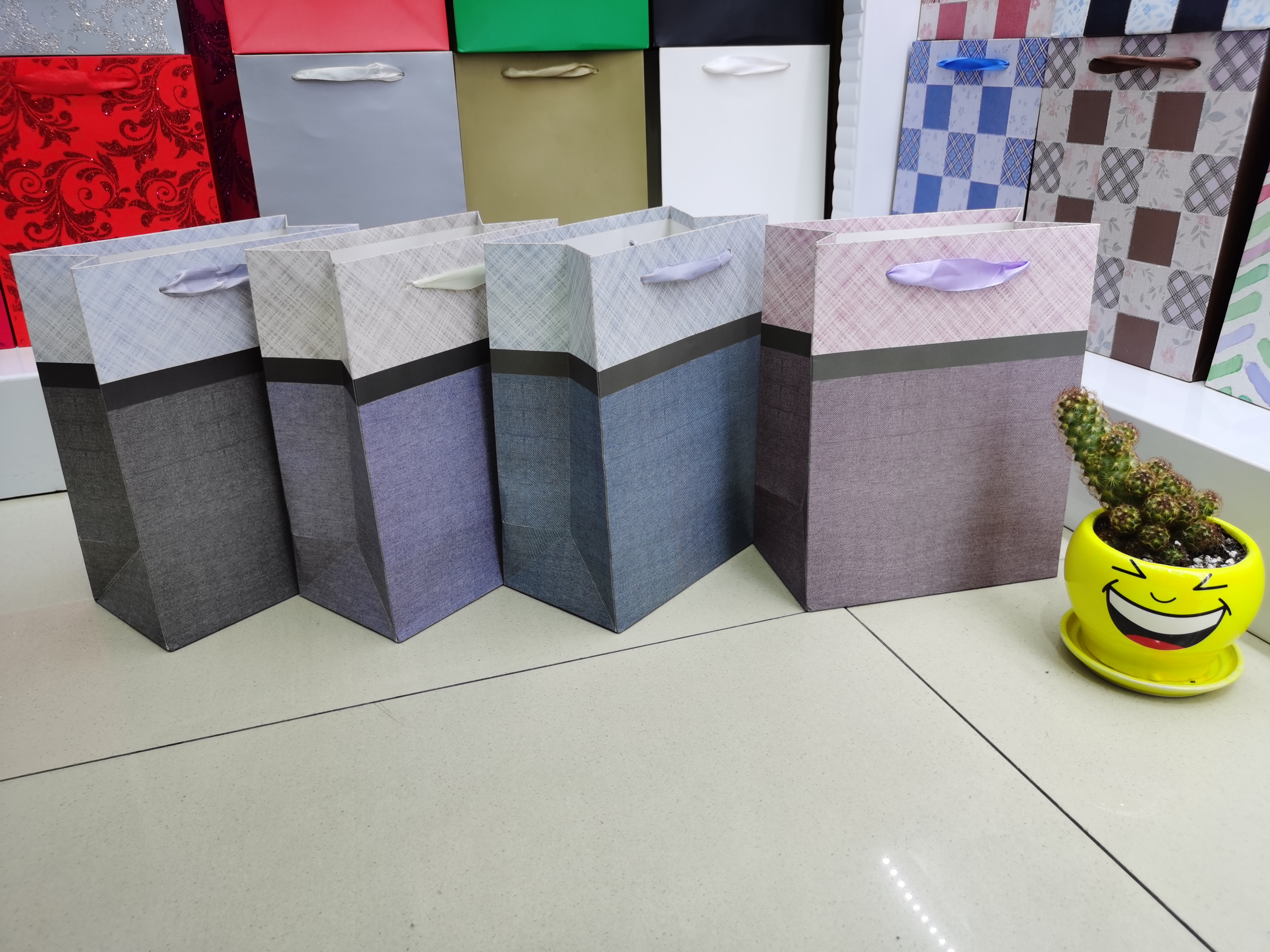 手提袋化妆品购物袋外卖牛皮纸袋定制_义乌市航鹏彩印包装厂_义乌购