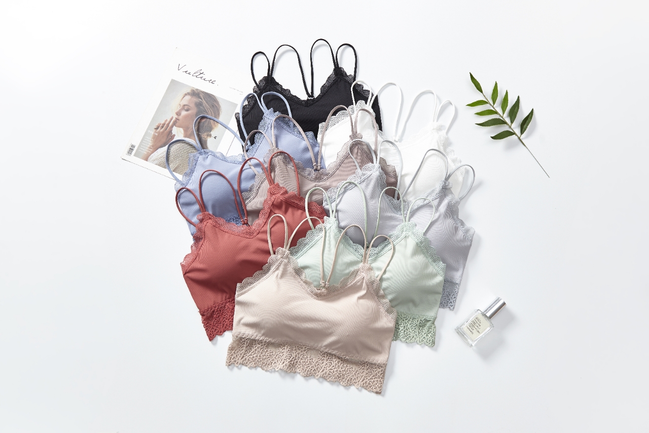 Seamless vest type chest wipes out anti-blow-out anti-outward expansion together thin Beautiful back