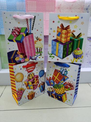 Yiwu Packaging Simple Fashion Generous Birthday Gift Bag Handbag White Card Clothing Bag