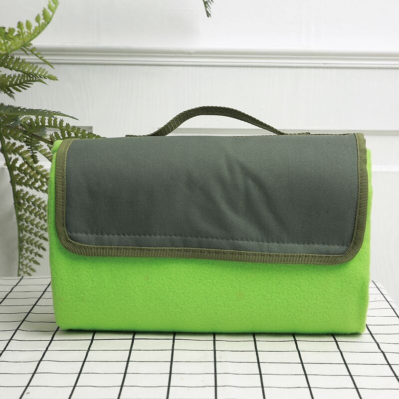 It is a parallel scale that Can receive a picnic mat portable mini size oversized mat is extra thick