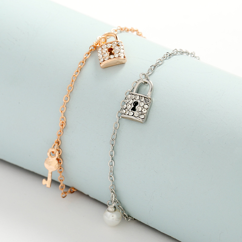 2020 New Korean version of simple style retro key chain bracelet holiday Gifts