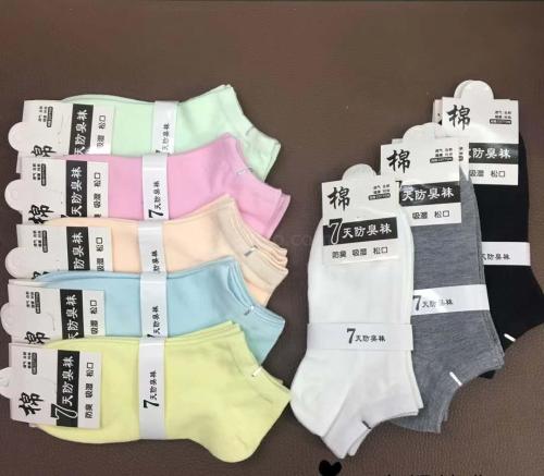 Stall New Cotton Women‘s Low-Cut Liners Socks Women‘s Socks Cotton Socks Short Socks Colorful Candy Color Massage Footbed Socks Special Offer