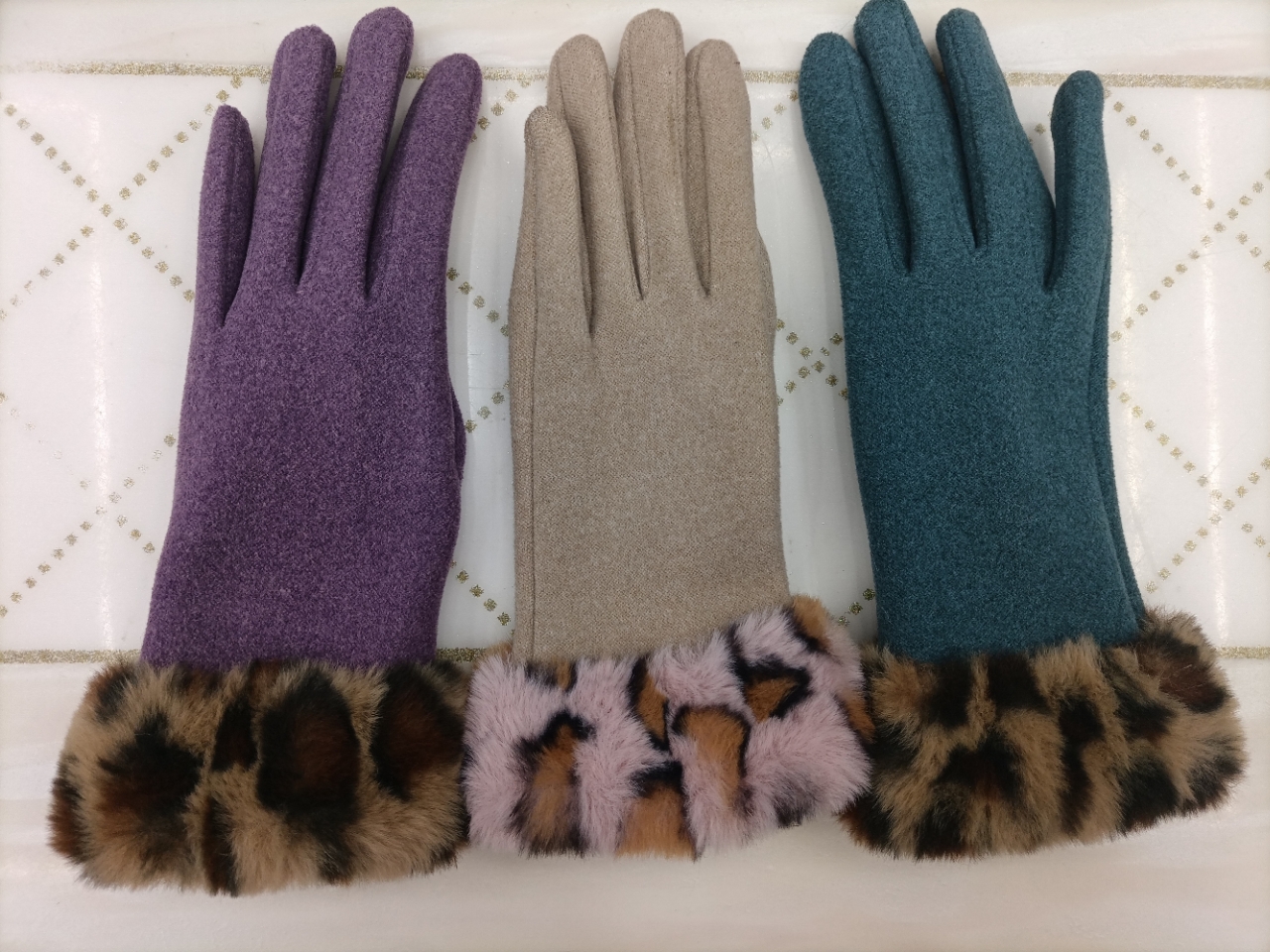 New Women's Dralon Leopard Fur Ball Gloves Composite Crystal Super Soft Four-Finger Touch Scree