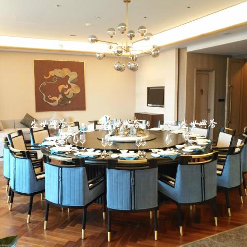 Shanghai Five-Star Hotel Solid Wood Dining Tables and Chairs Customized Hotel Luxury Box New Chinese Style Ash Chair