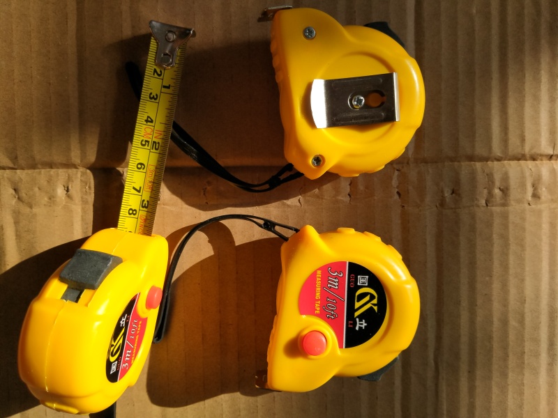 黄盒3m尺 五金用品钢卷尺 木工建筑工具3米长卷尺子厂家批发_二元店