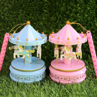 梦幻旋转木马灯光炫彩发光玩具音乐盒八音盒手提创意中秋礼品灯笼