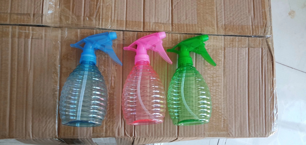 Spray-pot screw spray-pot plastic spray-pot pressing spray-pot watering pot sprinkling pot