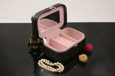 Currently Available Factory Direct Sales Pu English Letter Jewelry Box Custom Necklace Ring Storage Box Portable Exquisite