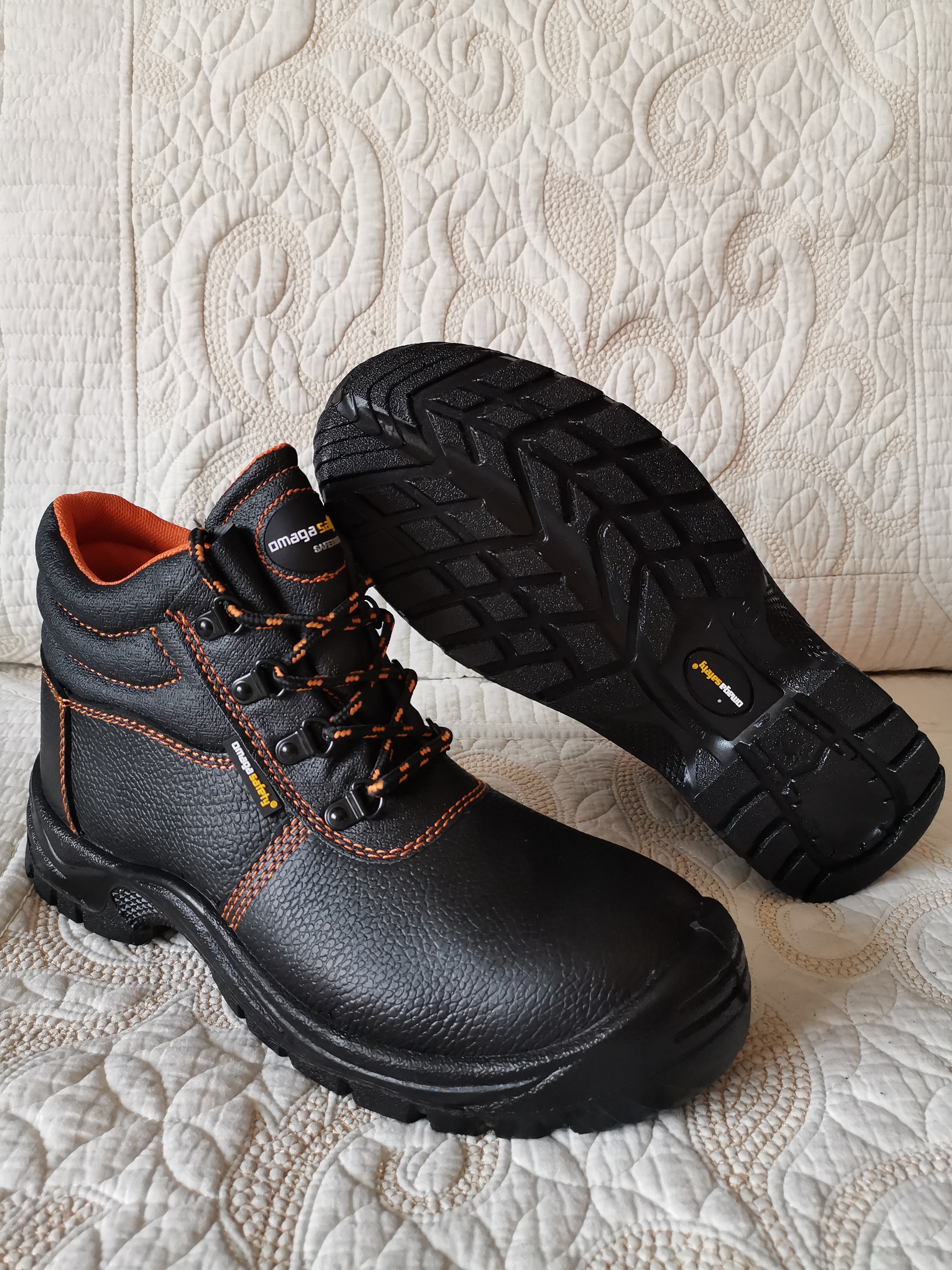 厂家直销带钢头钢中底防砸防刺穿牛皮安全鞋休闲中帮劳保鞋