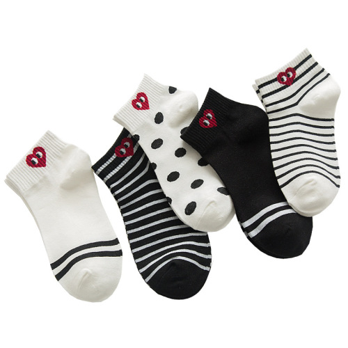 spring and summer cotton women‘s boat socks japanese black and white striped women‘s socks spot wholesale socks