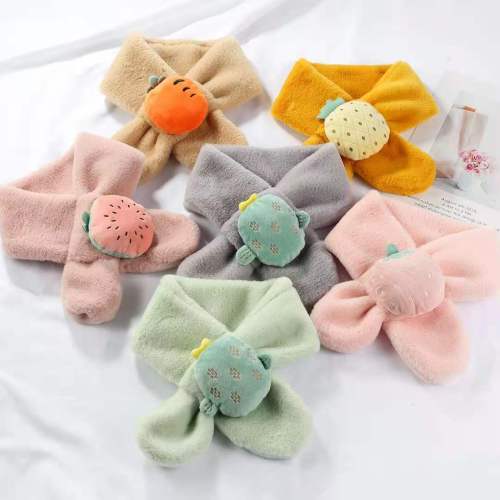 popular children‘s scarf with plush toys