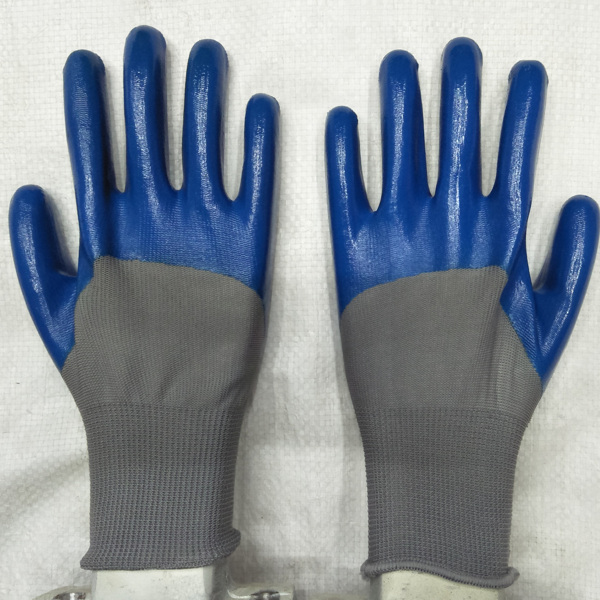 Labor Protection Gloves Factory Customized Sales Semi-Hanging Dipped Nitrile Gloves Thirteen-Pin Nyl