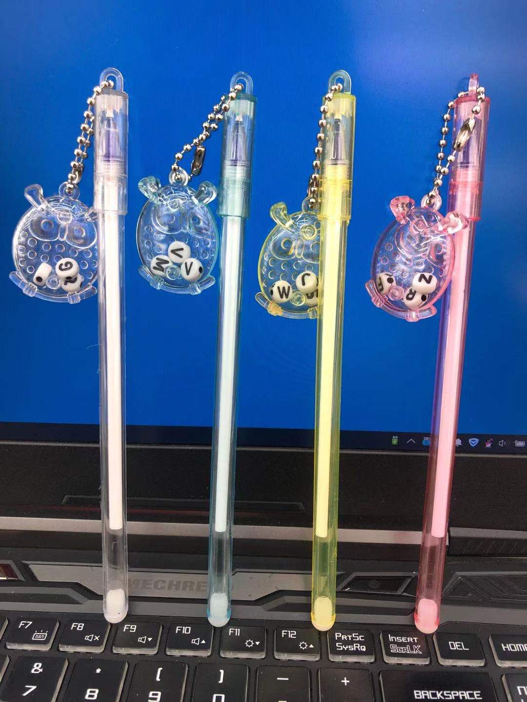 学生用中性笔可爱创意吊坠网红挂件抖音好看的笔少女心小清新