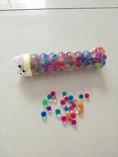 bubble beads， when exposed to water， it will expand and become bigger for children to play， can also be used for plant soilless cultivation
