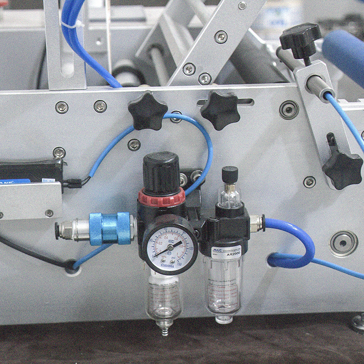 Factory Direct Sales Semi-automatic Cylinder Bottle Labeling Machine Soy Sauce Chili Sauce Automatic