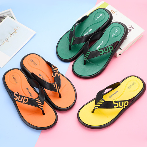 factory direct supply 2021 fashionable comfortable slippers men‘s beach sandals trendy two-tone flip flops summer wholesale men‘s slippers