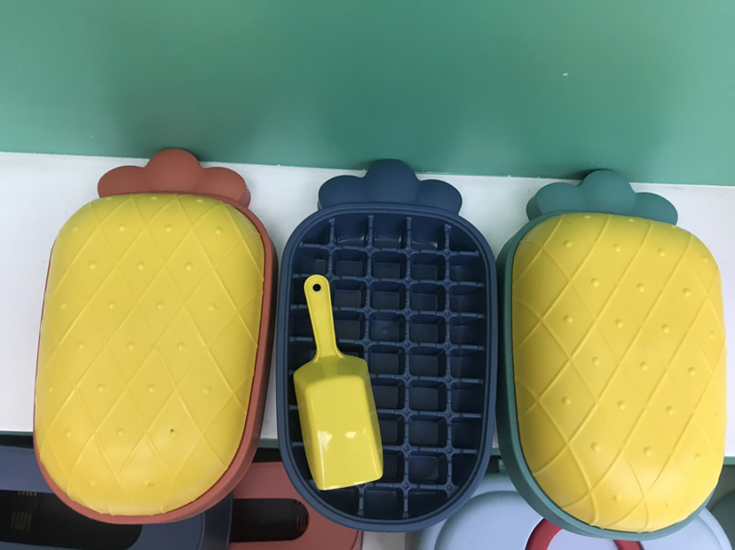 Pineapple Lidded Silicone Ice Cube Tray Set Household Multi-Grid Ice Tray Ice Maker with Shovel Lid