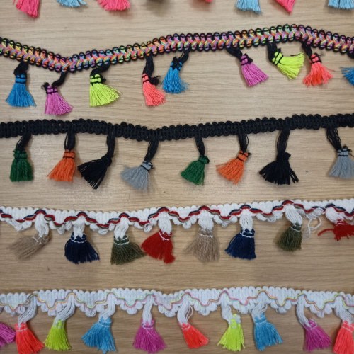 factory direct supply 4-color broom tassel lace hot sale centipede edge broom tassel clothing accessories
