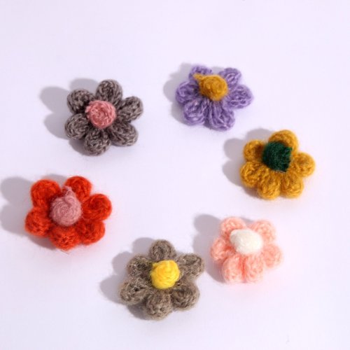 Elegant Style Colorful Small Flower Brooch Childlike Wool Petal Bag Clothes Accessories jewelry Accessories Wholesale 