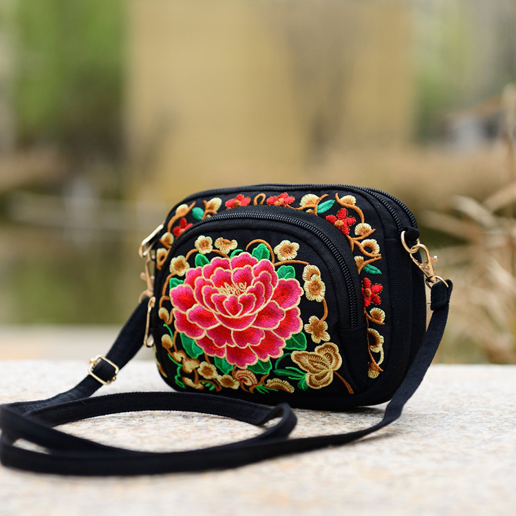 New Yunnan National Style Embroidered Crossbody Small Bag Embroidered Retro Casual Bag Big Screen Mo