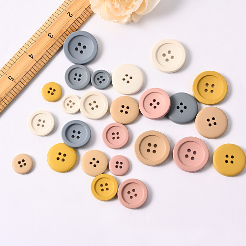 four-eye resin paint button coat button color button woolen coat sweater button round four-eye spot