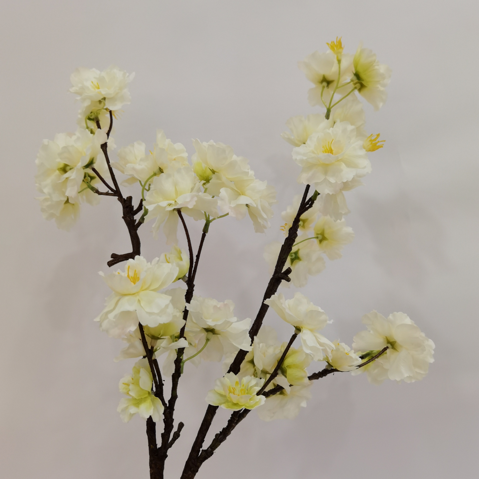 Wholesale artificial short sakura silk cloth high quality home wedding decoration