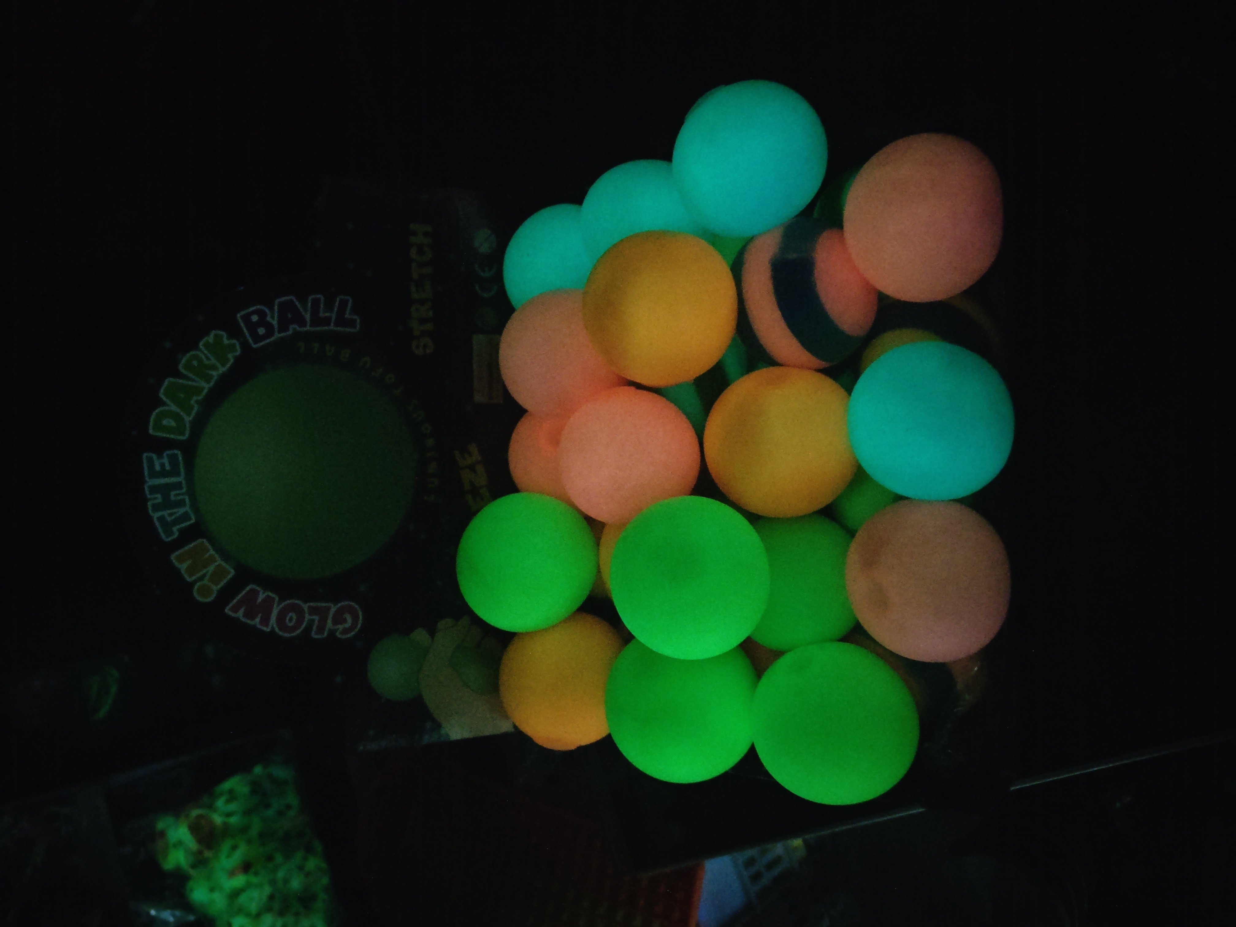 工厂直销创意夜光豆腐球成人减压发光玩具6cm面粉球捏捏乐挤压