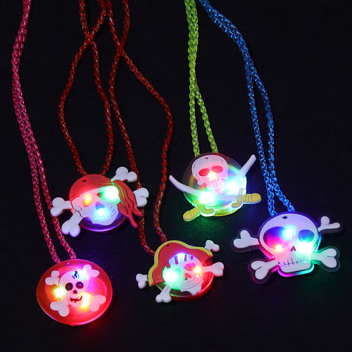 Stall Hot Sale Halloween Necklace LED Flash Pumpkin Pendant Christmas Luminous Necklace Children‘s Toy Gift