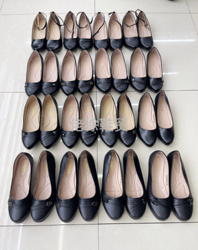 women‘s wedge shoes， mom‘s shoes 35-40， a black pu surface with inner box， good quality and affordable price