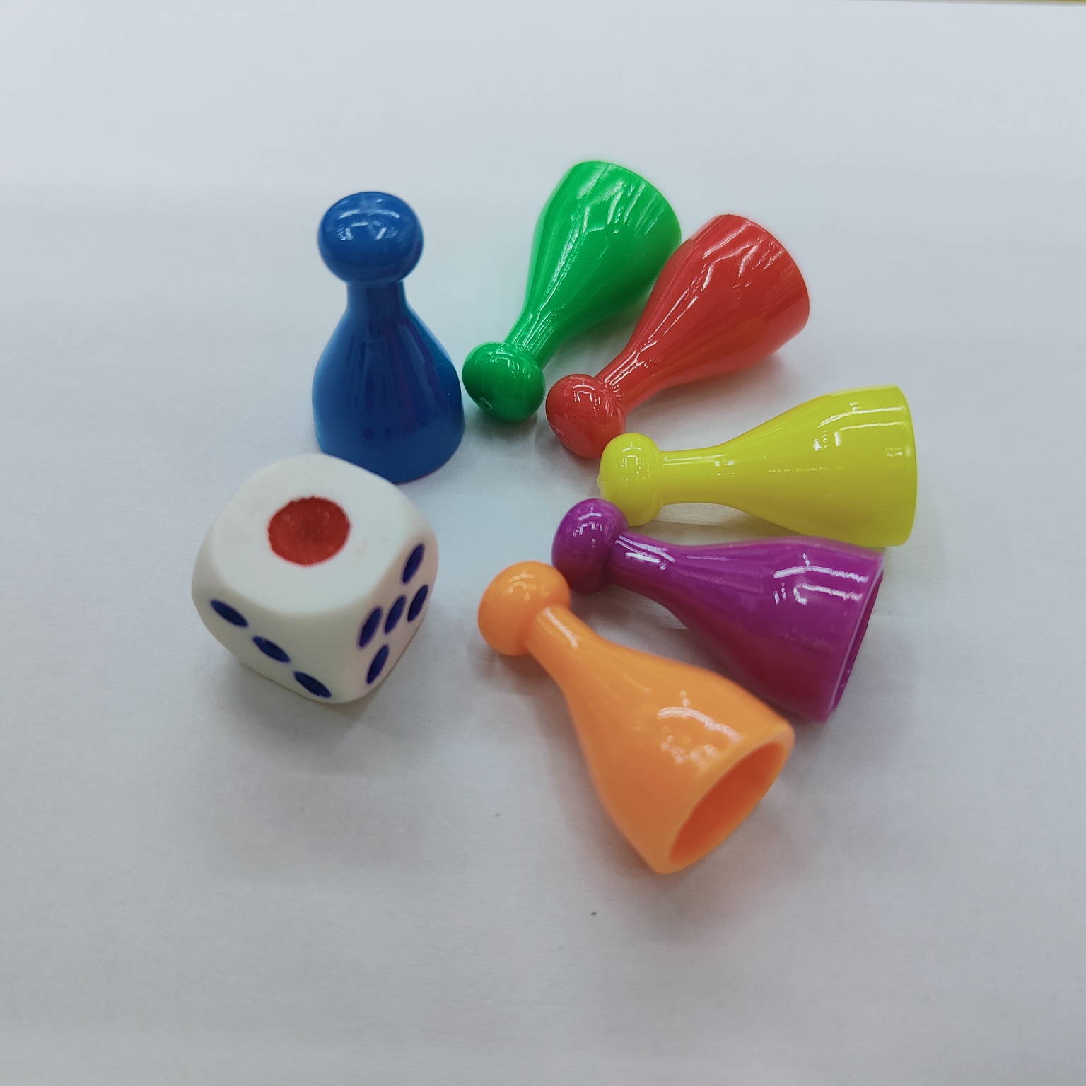 【Yiwu Haonan Sports】 Dice Plastic Chess Game Chess pieces transparent pawn horn pieces