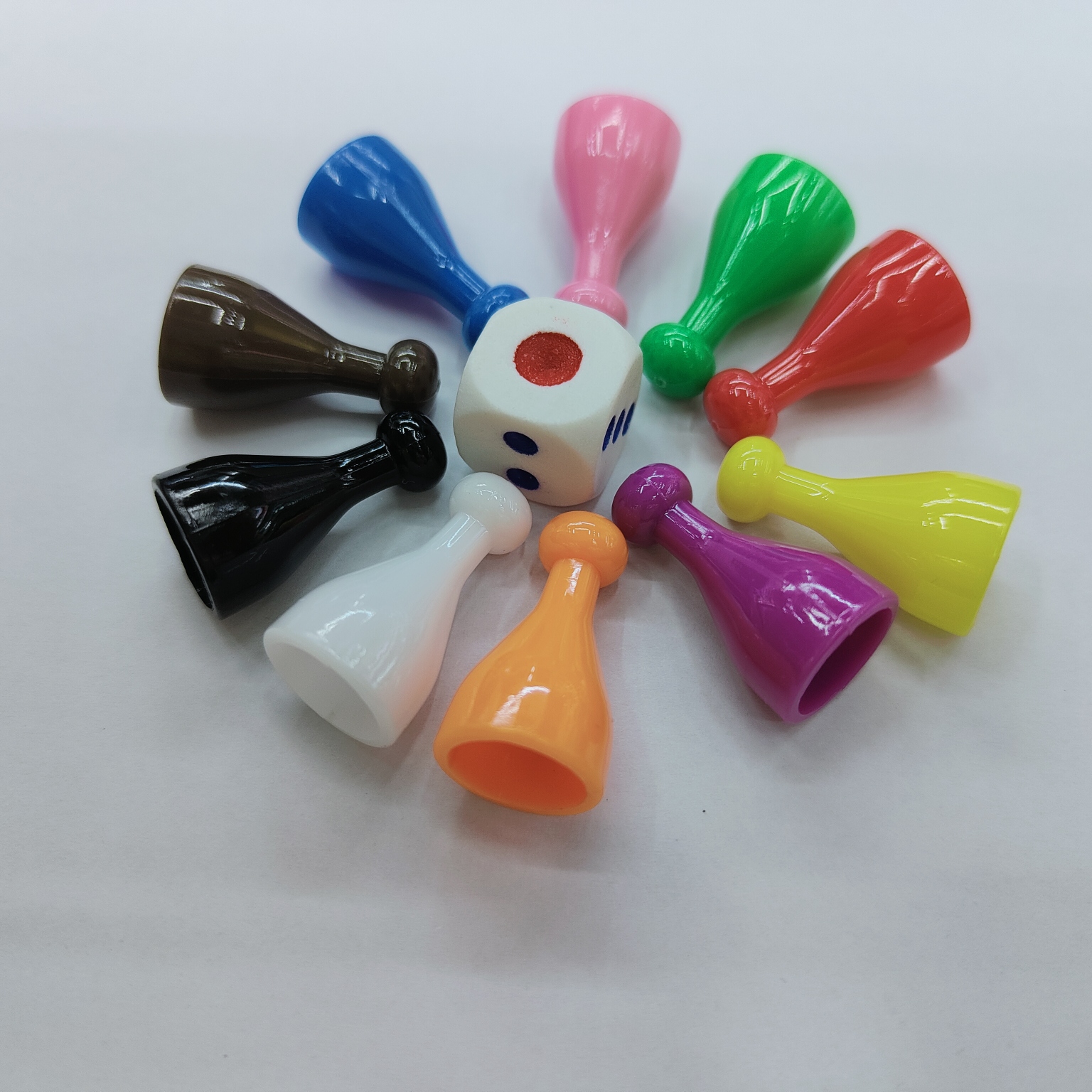【Yiwu Haonan Sports】 Dice Plastic Chess Game Chess pieces transparent pawn horn pieces