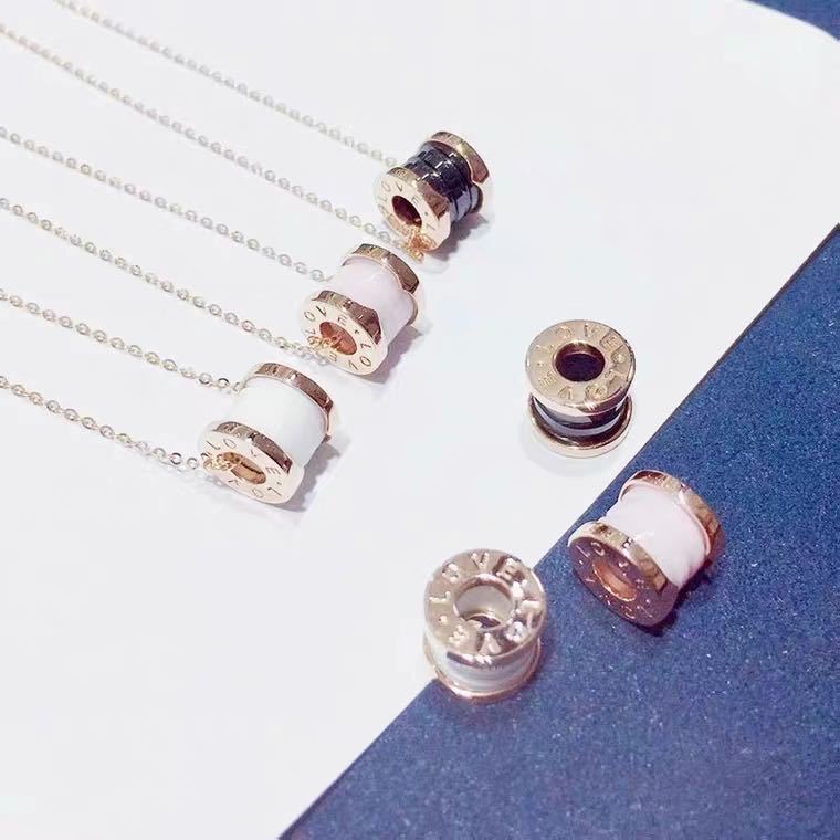 Oukai Jewelry 18K Gold Small Waist Clavicle Necklace Black Ceramics Rose Gold Au75 Single Pendant Wo