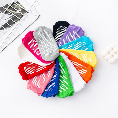 Socks Wholesale Women‘s Dispensing Non-Slip Breathable Cotton Short Yoga Socks Solid Color Versatile Boat Socks in Stock Can Be Customized