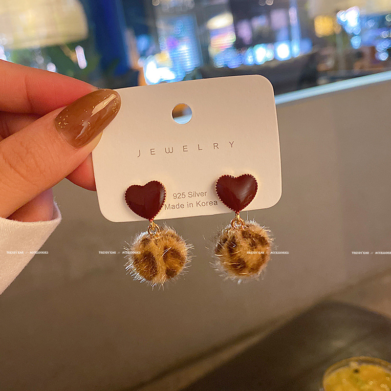 202020new Autumn/Winter Leopard Print Fur Ball Earrings Women's Fashion Small Love Heart Stud E