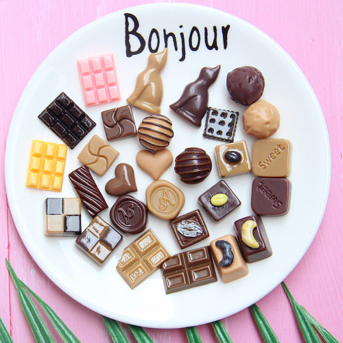 new resin food and play simulation resin chocolate accessories cream mobile phone shell stationery box diy material