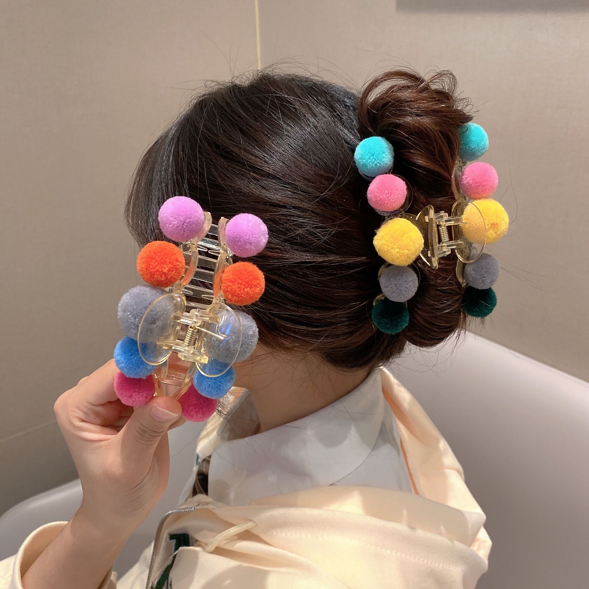 秋冬款糖果色毛绒抓夹 韩式拼色毛球发夹后脑勺盘发大号发抓发饰
