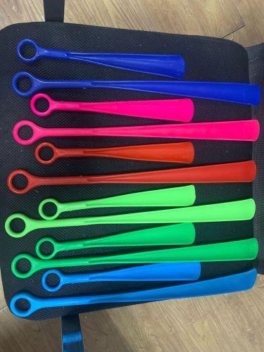 Colorful Plastic Long Shoehorn Integrated round Handle Easy to Hang Shoehorn