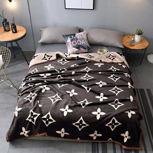 Factory Wholesale Double-Layer Thickened AB Version Affordable Luxury Style Fleece Blanket Composite Velvet Blanket Thermal Gifts for Free