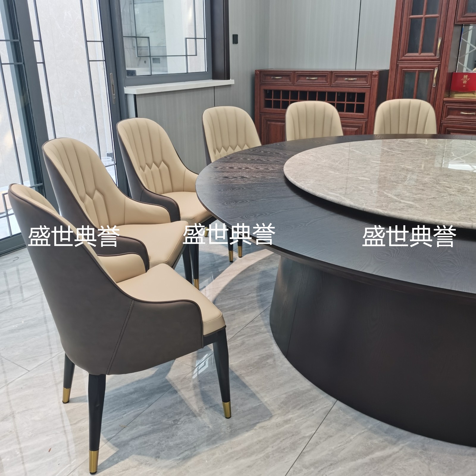 淮北宴会中心包厢餐桌椅海鲜酒店现代轻奢餐椅明档餐厅金属菠萝椅