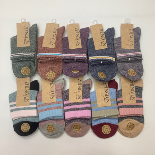 fashionable and fresh color matching for women combed cotton polyester material autumn and winter long terry socks ins wind sports socks