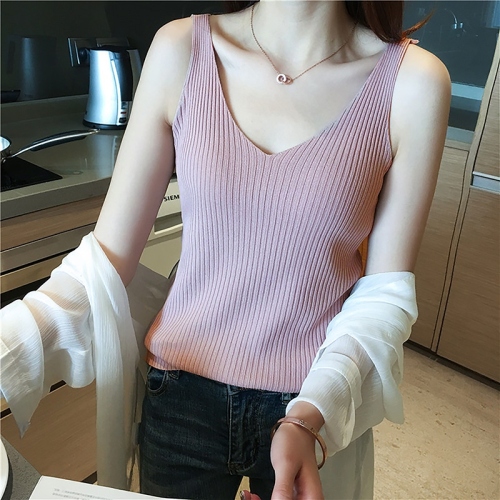 v-neck strap vest women‘s summer ice silk knitted black and white craftily-designed bottoming shirt sleeveless tops outerwear