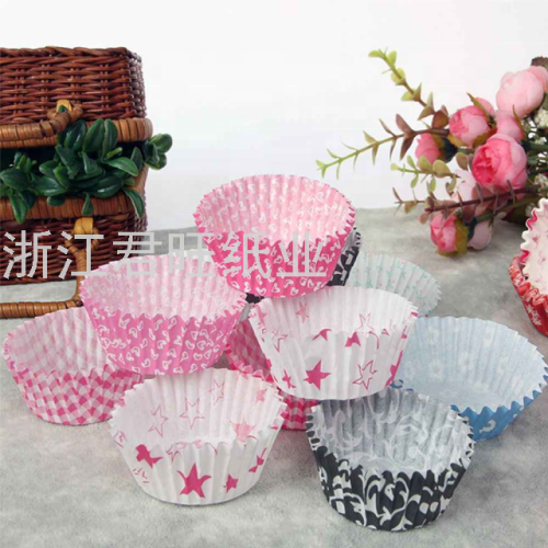 specializing in producing all kinds of cake paper printing color oil-proof cake cup star pattern cake paper tray baking paper